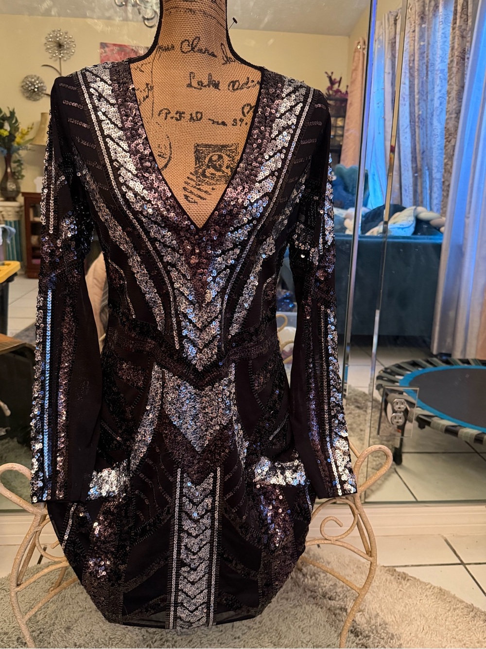 Express Black Sequin V‑Neck Long Sleeve Dress